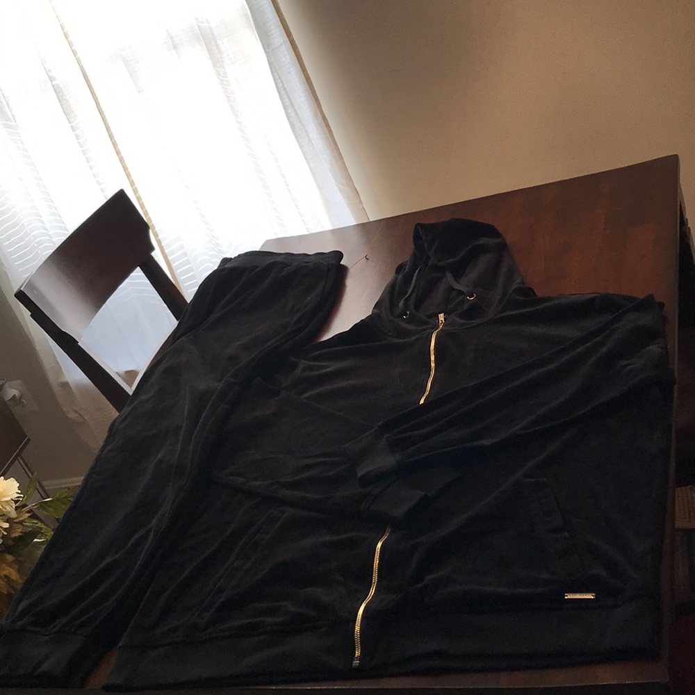 Men’s Sean John Velour sweatsuit(Black)